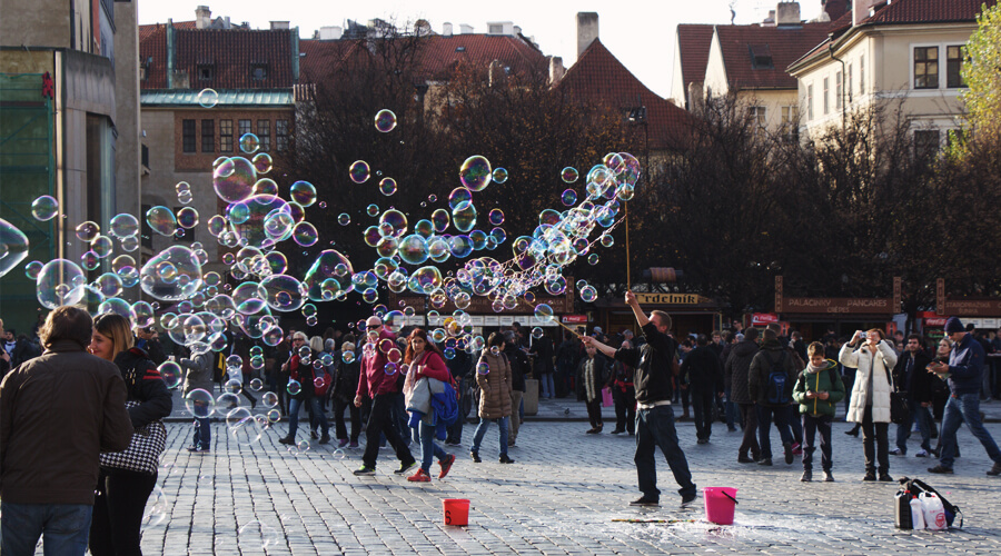 Prague bubble busker